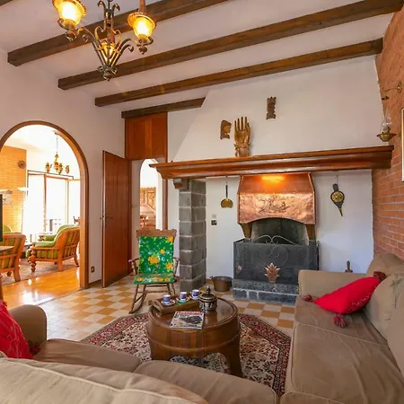 Villa Sleeps 8 Wifi