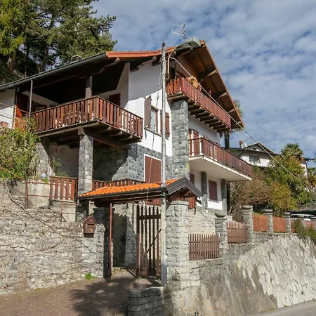 Sleeps 8 Wifi Villa
