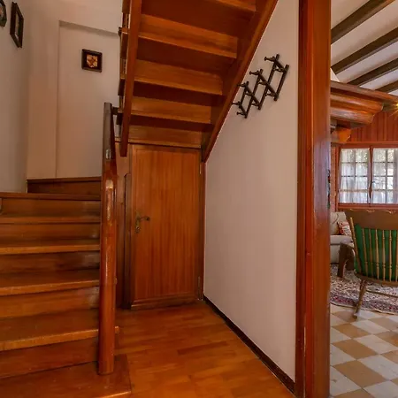 Sleeps 8 Wifi Villa *