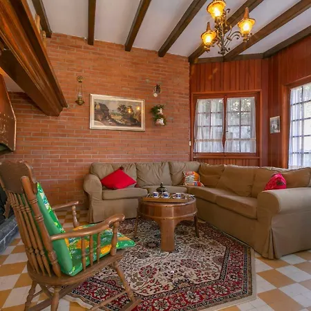 Sleeps 8 Wifi Villa